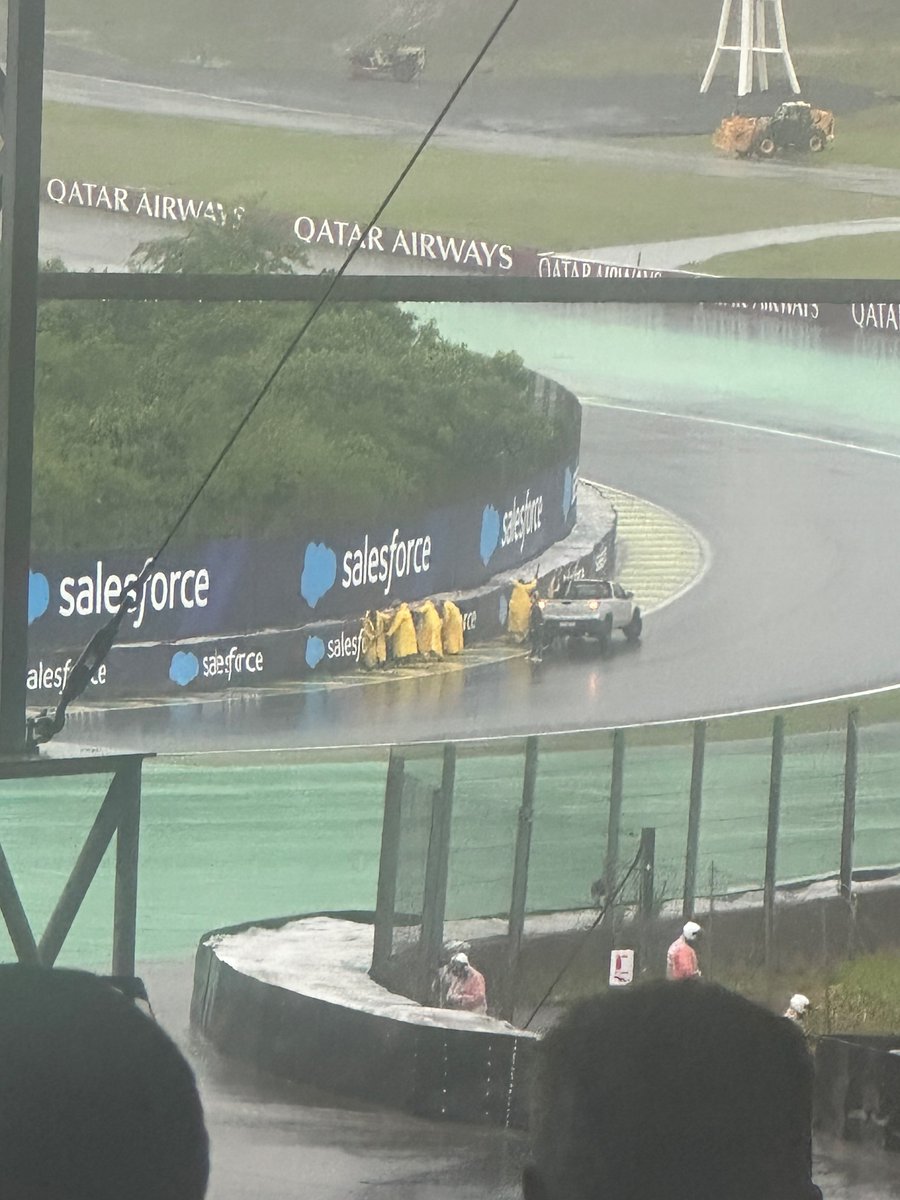 alineaarruda's tweet photo. @F1 Some work still going on in descida do lago, let’s see!!! https://t.co/yxKSHec6R9