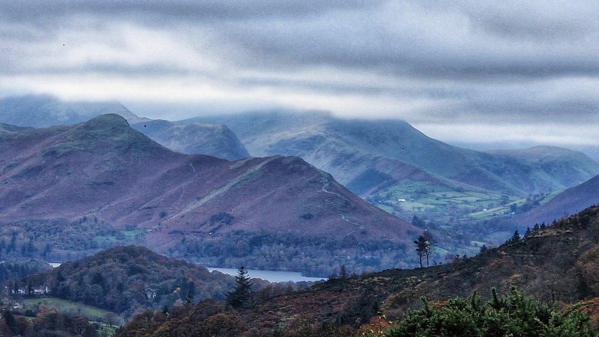 dave_cocks's tweet photo. #Keswick #LakeDistrict #latrigg #Cumbria #grimupnorth #StormHour #bbcweather #itvweather #earthandclouds #PhotographyWx #GalaxyS22Ultra https://t.co/K6SjSMW9vJ