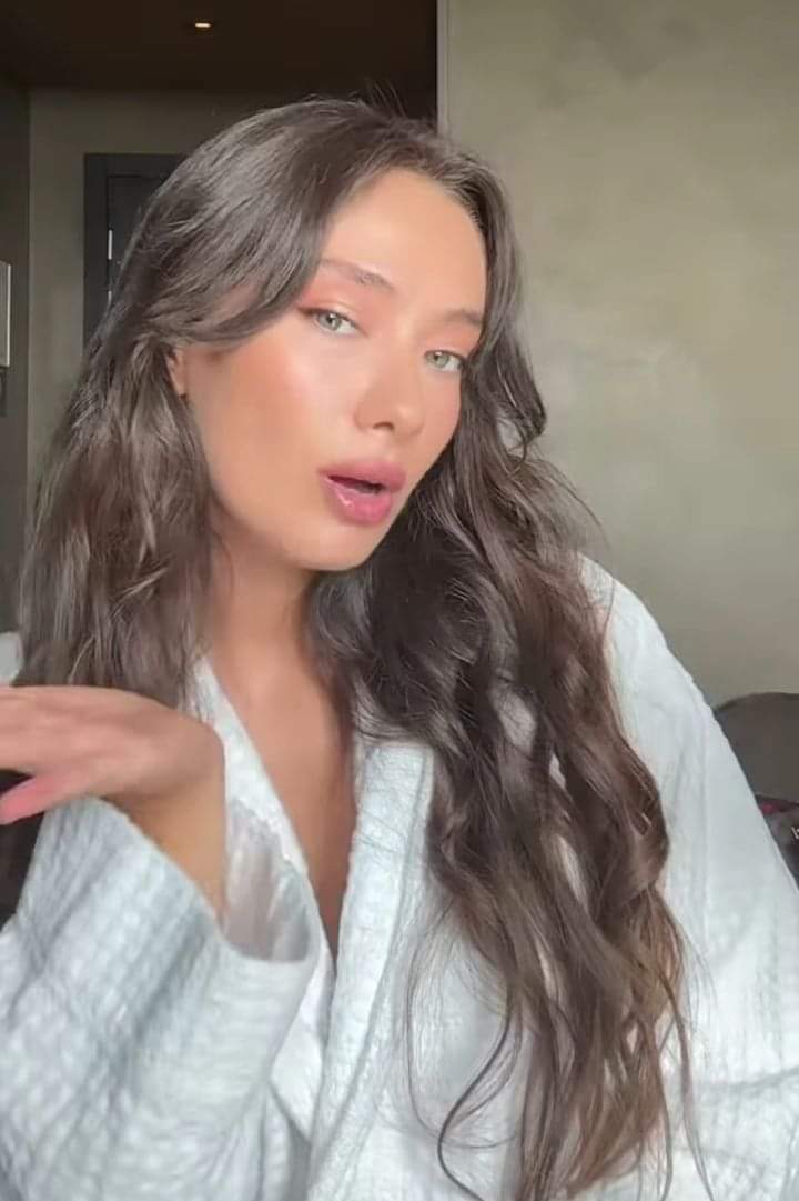 womanwithstyle's tweet photo. #NeslihanAtaguel  LA POSE DE UNA REINA Y EL TALENTO  DE UNA SEÑORA  ACTRIZ #NeslihanAtaguel  ADMIRADA POR EL MUNDO  Y ODIADA POR LOS MEDIOCRES... #SefirinKız  LA ÚNICA  HIJA  DEL EMBAJADOR  Y AMOR DE SANCAR EFEOGUL NARE NO HAY MAVI QUE OPAQUE ESTA REALIDAD ❤❤❤QUEEN OF QUEENS https://t.co/gIN4AOczDd