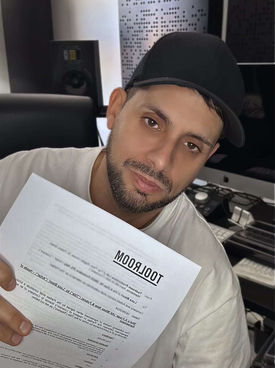 I am proud to tell you that I have signed my first track on <a href="/toolroomrecords/">Toolroom</a> <a href="/toolroomtrax/">Toolroom Trax</a> the label that I have always followed and consider the best in the electronic music scene.
Thanks to everyone who has always supported and believed in me ❤️