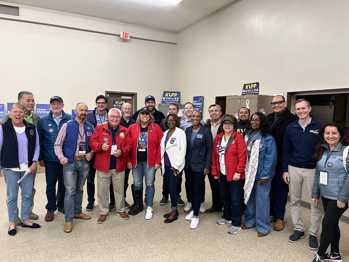 THREE DAYS until Election Day and we are fired up and ready to knock on doors in the Antelope Valley! 

Huge thank you to @Laphonza, <a href="/JuliaBrownley/">Julia Brownley</a>, <a href="/MarkTakano/">Mark Takano</a>, <a href="/ilike_mike/">Mike McGuire</a>, Amy Brenneman and everyone who came out to help us WIN #CA27.