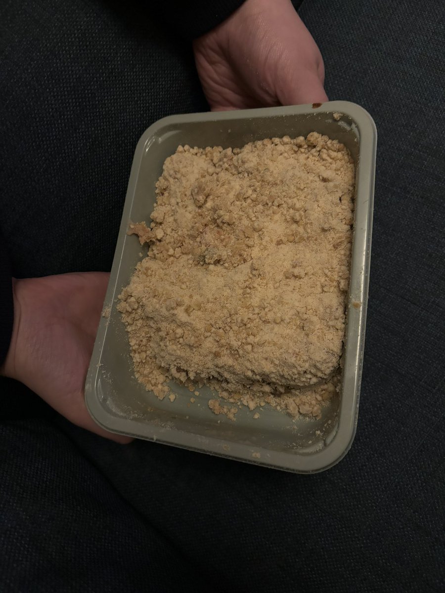 llilyxx's tweet photo. @Tesco have we been short changed here or is your Rhubarb crumble not meant to cover the whole tray…? https://t.co/9l3ILHxAbJ