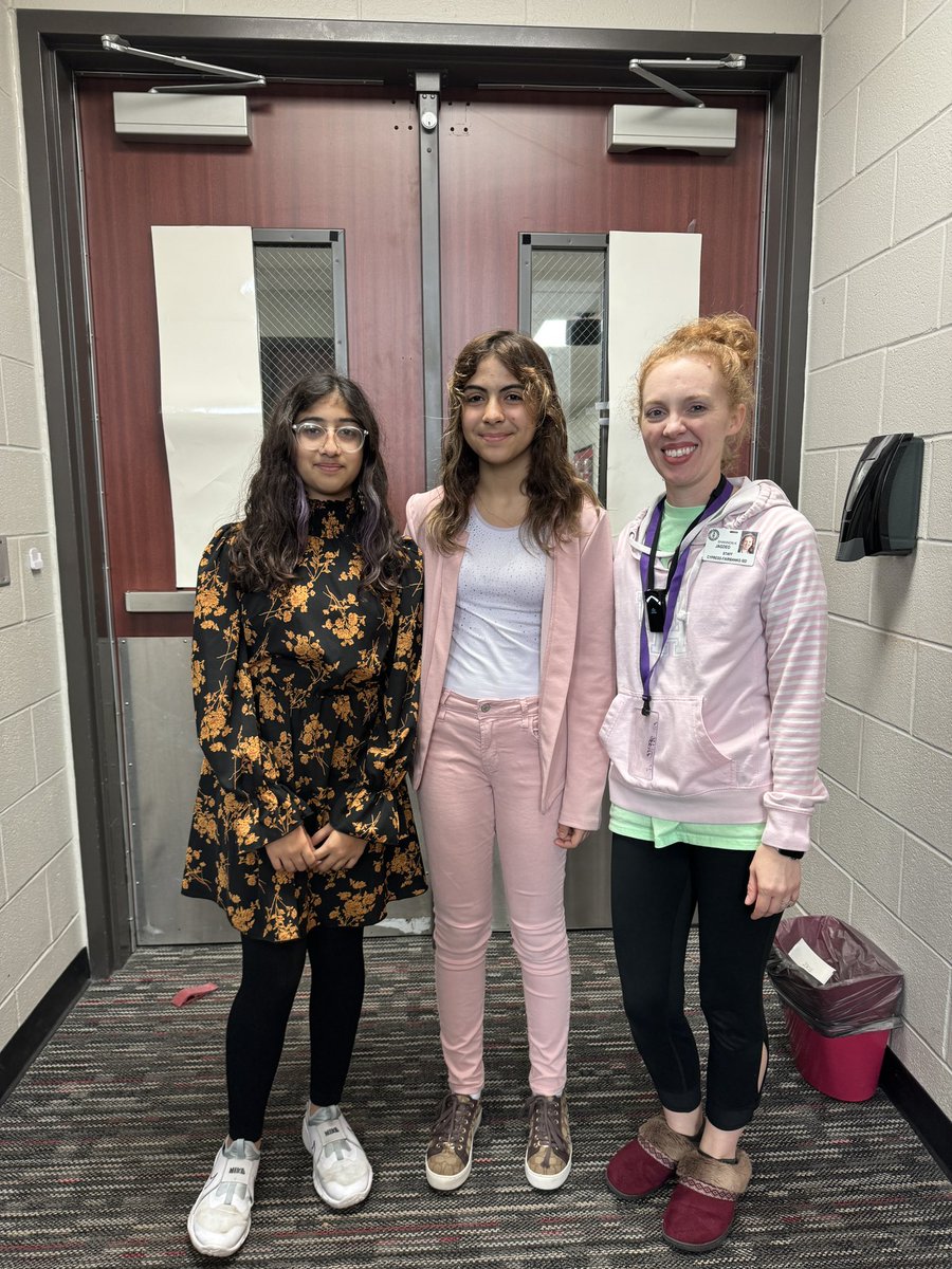 GoodsonOrch's tweet photo. Red Ribbon Dress Up Week! @goodsongms  @BP_Vasquez https://t.co/GpKXKqwgxp