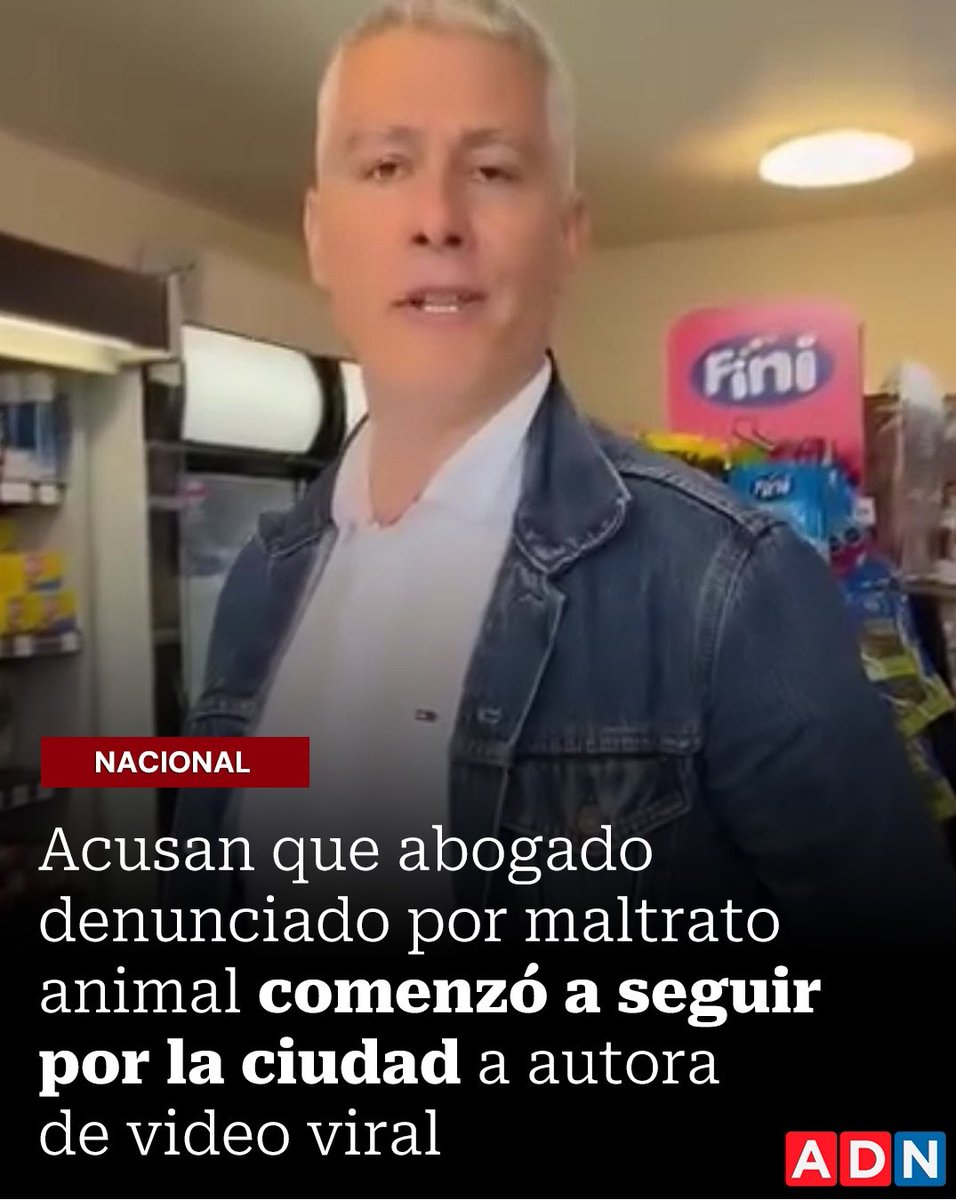 Este desgraciado, después de la denuncia ante carabineros empezó a acosar a la denunciante y a tratar con epitetos misóginos, un tipo así no debiera estar en la calle es un peligro para la sociedad y las mujeres ...