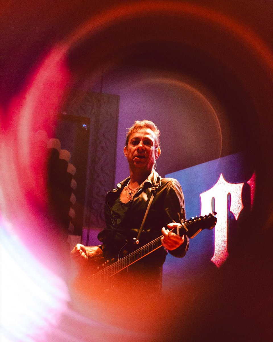_MrIndie's tweet photo. The Kills se presentaron en el House of Vans CDMX un día antes de su presentación en Hipnosis 2024. 👁️🧿 Nos vemos hoy con más música en el Estadio Fray Nano. 🎤
📸: @ibr.ph / @ibrstorm
#thekills #concertshots #livemusicphotography #houseofvanscdmx #gisgigsgigs #hipnosis https://t.co/YLTvWOibrB