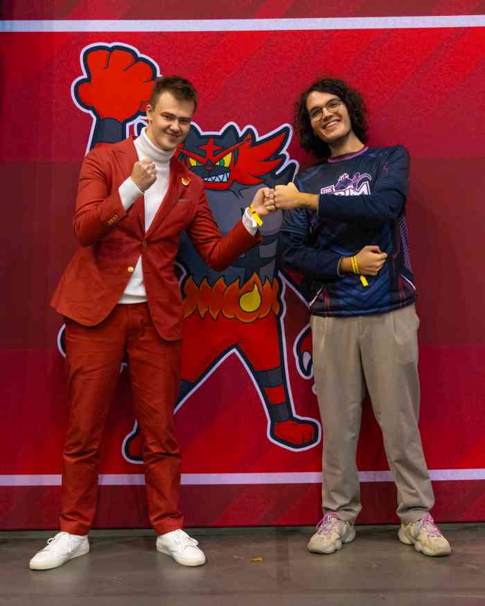 KasperVGC's tweet photo. I made new friends!
(We're all filthy Dondozo players) 🐋 https://t.co/pP9CK0SK24