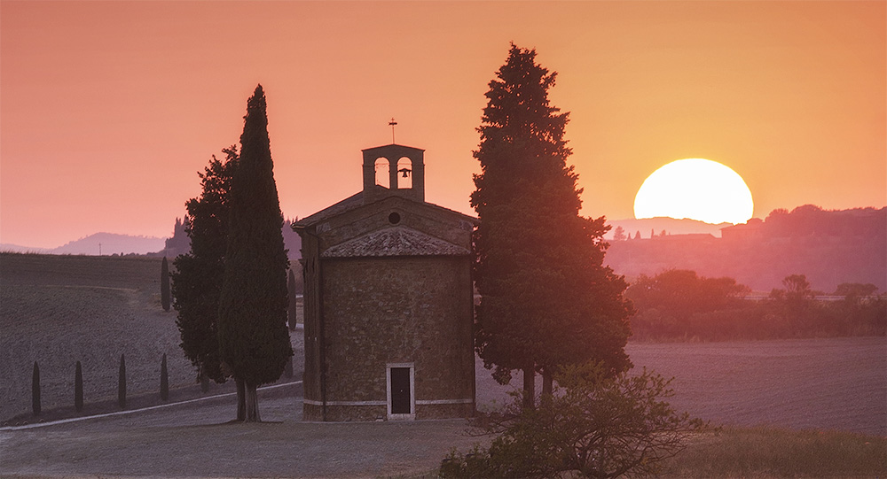 paracleto4's tweet image. "Ogni sera, quando il giorno declina, offro per voi anime care una preghiera come rugiada di sollievo. Vi dono le mie Ave Maria come stelle nel buio, per illuminare il vostro cammino verso il Cielo. Non siete soli nel vostro dolore". 🕯️🙏 
#Purgatorio #Defunti #AnimePurgatorio