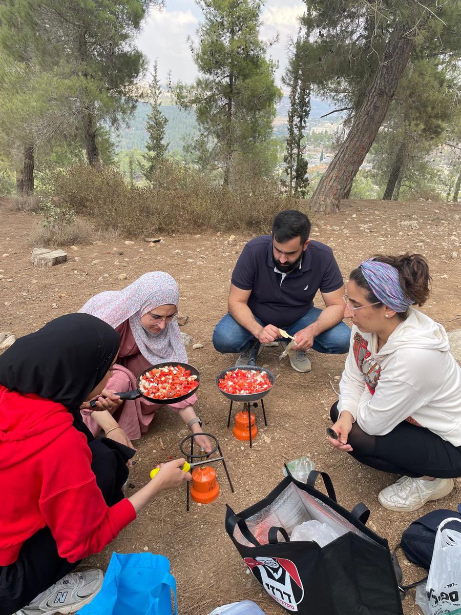 lab_wiener's tweet photo. It’s our lab trip!  We hiked, cooked, ate and had so much fun that almost forgot we had to go back to lab to finish experiments!! #LabTrip https://t.co/iVwldZmGS6