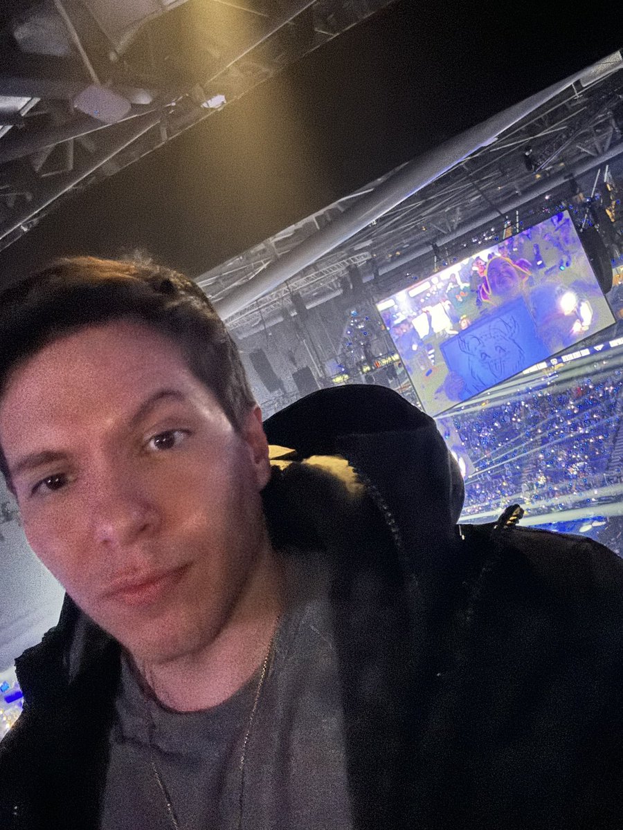Bucket list
✅ ir a ver a Faker ganar una final mundial en vivo 10/10 🙂‍↔️ 
(y a este paso y con este T1 todos aún tienen oportunidad de hacerlo 🤪)