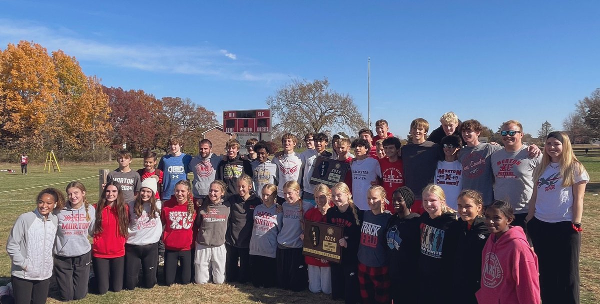MortonXCTF's tweet photo. Varsity Girls & Varsity Boys XC have a day it’s a clean sweep! Both teams are IHSA 2A Sectional Champs in Metamora!! 1st time in MHS history both teams win together 🏆!! #PotterPride https://t.co/yyuRV6fmsA