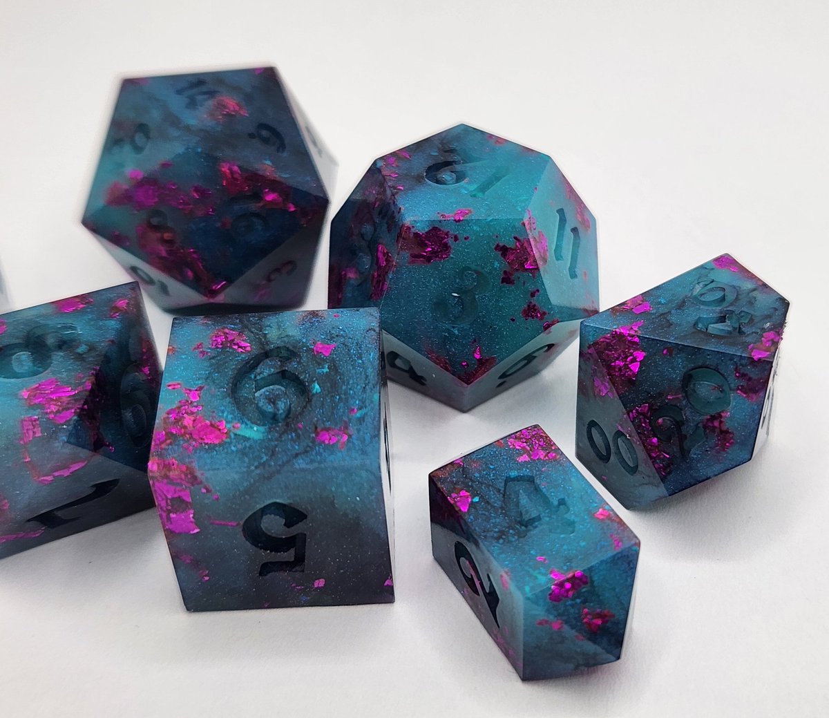 Sinnamon_Dice's tweet photo. Another Gloom Dice Set
#dnd #ttrpg #handmadedice #dice #dungeonsanddragons https://t.co/zXhZ8EWjUN