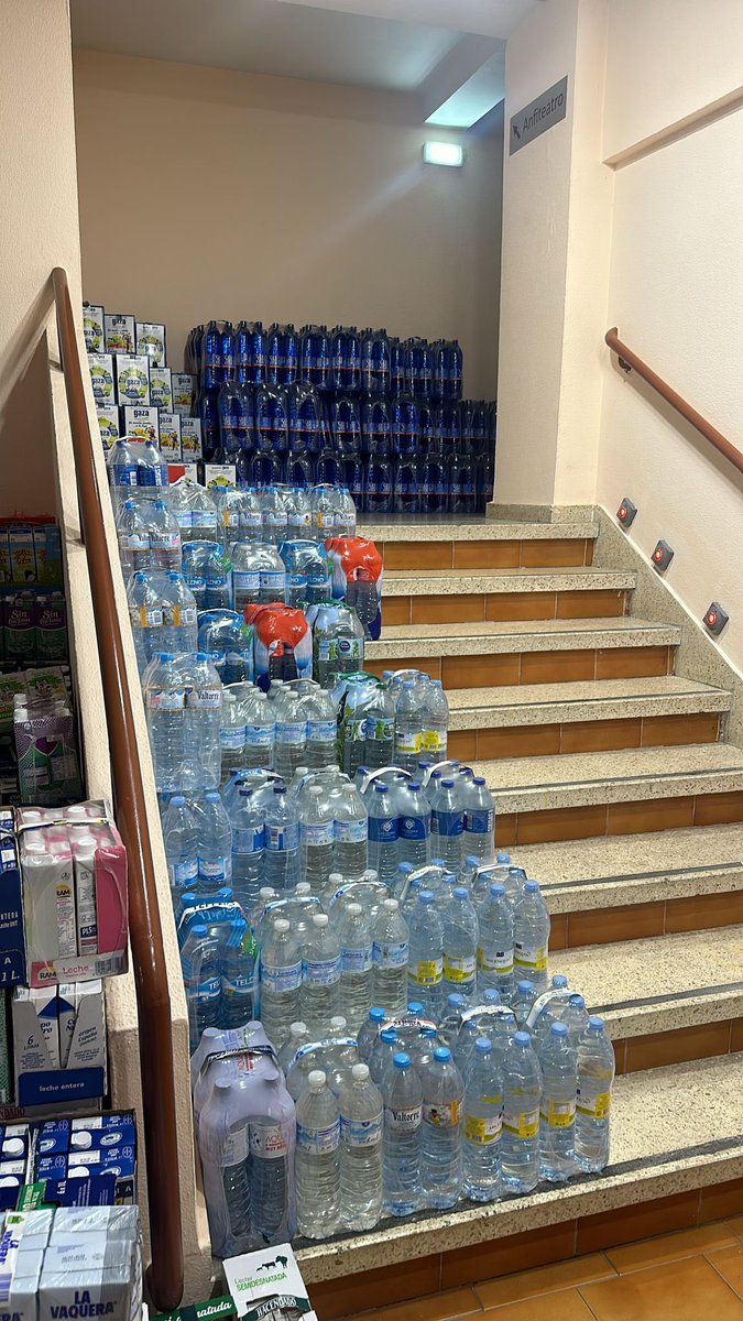 AyuntamientoVLL's tweet photo. Desde el Centro Cívico de Delicias nos llegan nuevas imágenes de la solidaridad de los vallisoletanos con los afectados por la #Dana.

Sin palabras.

Gracias 🙏 https://t.co/eG90SOIQT0