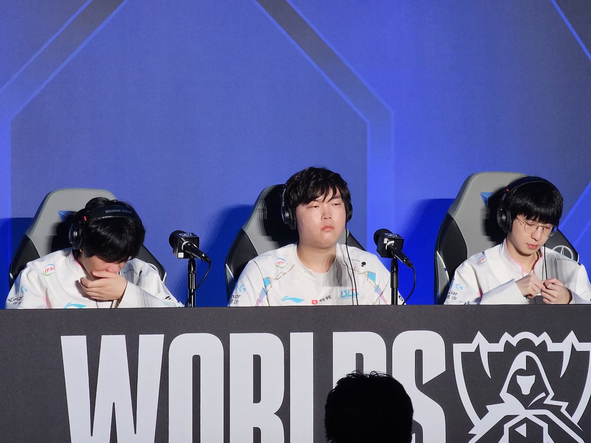 Lacrime e mani sul viso per i BLG. So close, yet so far. #Worlds2024