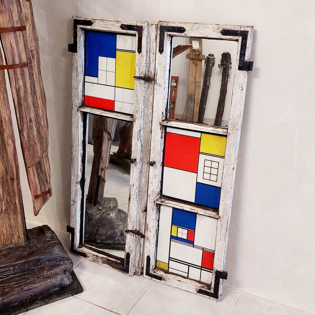 viaeberle's tweet photo. In unserer #Vinothek haben wir ein besonderes #Kunstwerk, das von den ikonischen Werken des berühmten Künstlers #PietMondrian inspiriert ist! 🎨🍷 #ViaEberle #Vinothek #Gästezimmer #Pension #Grünstadt #RheinlandPfalz #Pfalz #Deutschland #Germany #Art #Artwork #Mondrian https://t.co/HmPBKp3exI