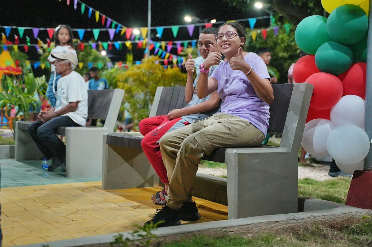 GobDeBolivar's tweet image. Entregamos el ‘Parque de la Felicidad’ en Ceibal, Magangué, la segunda obra del programa COMPI. Un espacio que transforma la comunidad con canchas, máquinas biosaludables y bicicletas. ¡Juntos seguimos construyendo un futuro de esperanza y felicidad! 

#COMPI #MaganguéConElGober