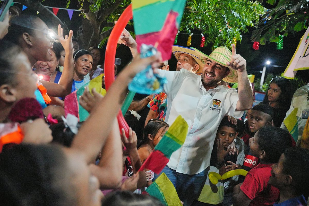 GobDeBolivar's tweet image. Entregamos el ‘Parque de la Felicidad’ en Ceibal, Magangué, la segunda obra del programa COMPI. Un espacio que transforma la comunidad con canchas, máquinas biosaludables y bicicletas. ¡Juntos seguimos construyendo un futuro de esperanza y felicidad! 

#COMPI #MaganguéConElGober