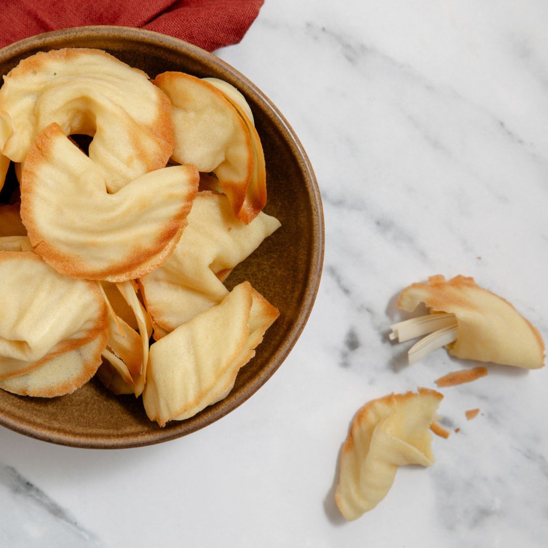BaKITBox's tweet photo. Unlock a little fortune with every bite! 🥠✨ Our Chinese Fortune Cookies are sweet, crispy, and perfect for adding a touch of mystery to snack time. Write your own fortunes for an extra surprise! https://t.co/B78fJ5KpaK