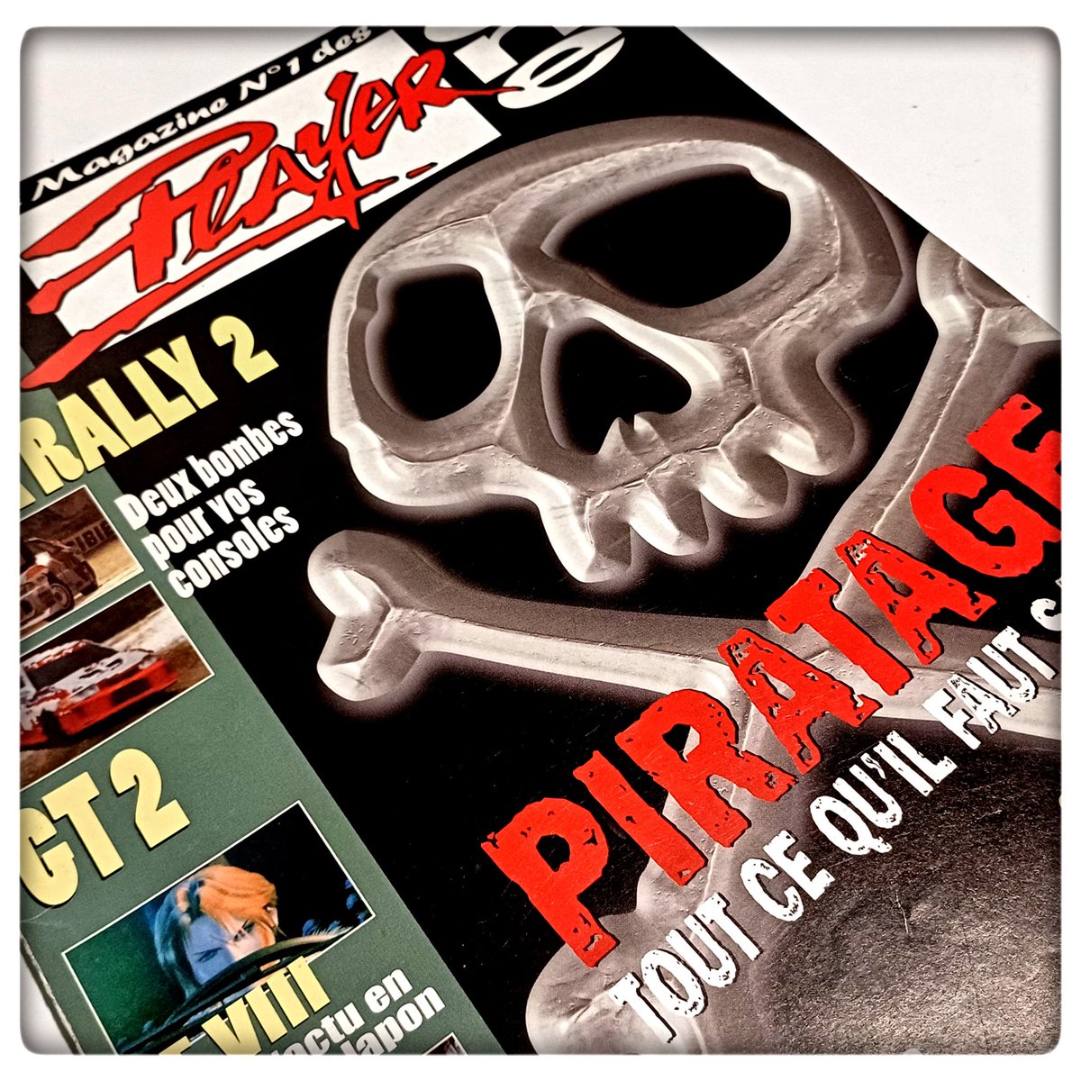 MisterKyleHyde's tweet photo. Le dossier bien rétro du soir ! #playerone #piratage #early2000 #vintage #magazine #videogames #attentiontotophe https://t.co/G9qc4jZCnZ
