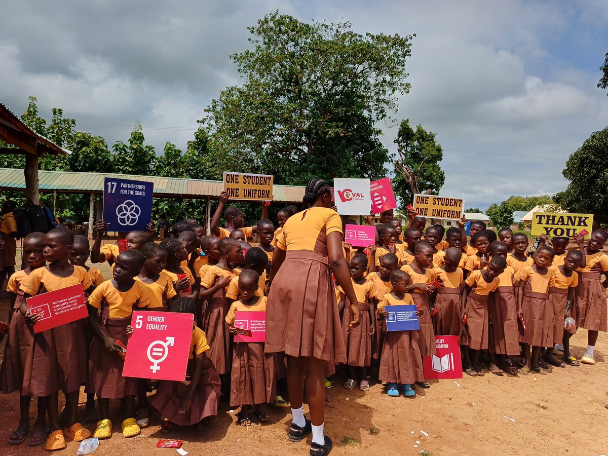 One Student One Uniform 💫✨

#onestudentoneuniform #valcharity #thesewingteacher #poised4change #amaval #trend #sdg4 #sdg5 #sdg10