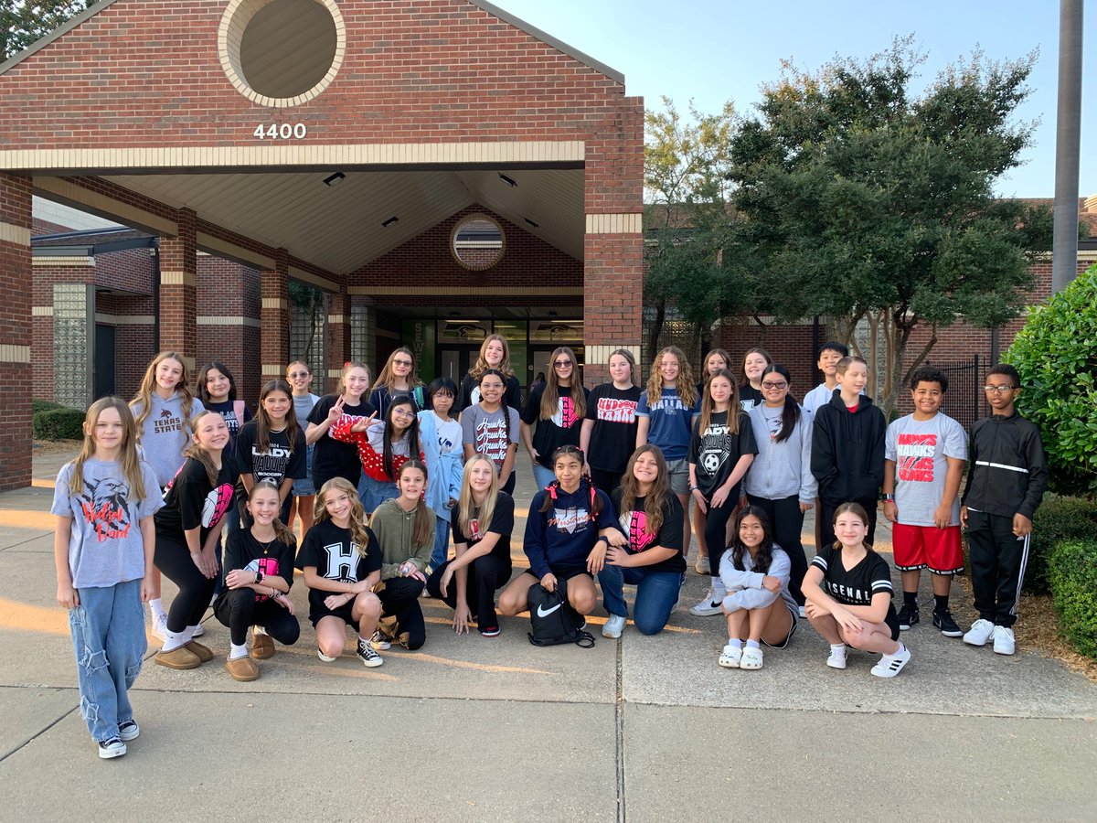 MrsBell00's tweet photo. So proud of these kids! StuCo has been working hard! Volunteering at Sewell, celebrating cultural awareness, and hosting Halloween contests for the student body. So much more to do! https://t.co/KuVG93Agmo