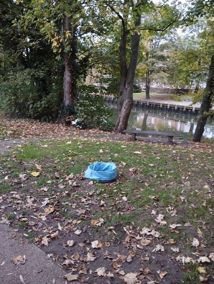 THamletJosh's tweet photo. Green Cllr @martinschmierer picking up on the terrible state of @NorwichCC bins along the riverside walk in #ThorpeHamlet. 

I’ve now reported these bins which need to be replaced, which ties in with other work I’m doing to get more bins installed along the riverside walk. https://t.co/eXXNWEYJT1
