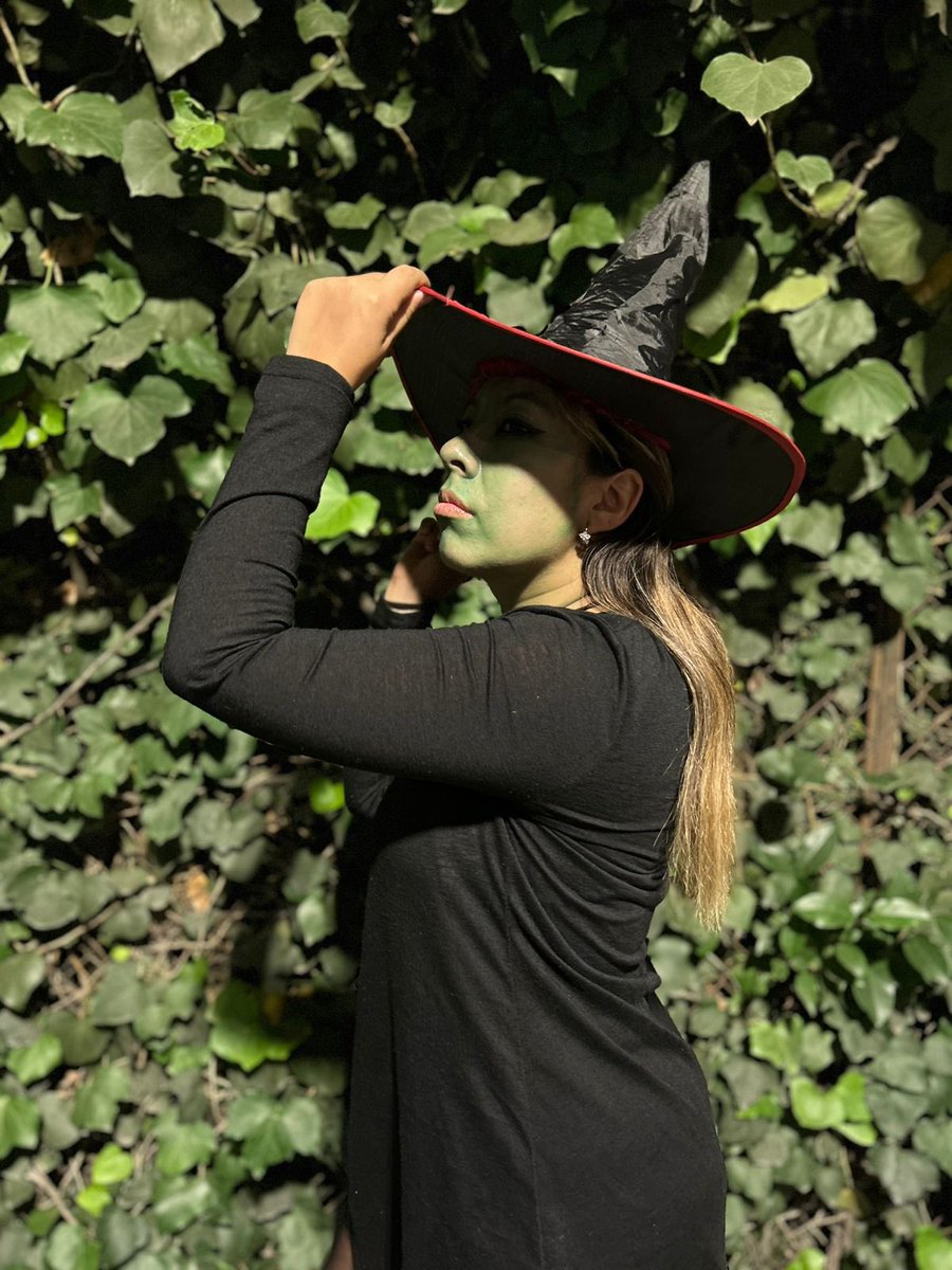 PamedeJB's tweet photo. @viajaVolaris Este año pase el mejor ridiculo en el metro pero todo sea por un dia ser elphaba 😅🫰🦇👌
#wicked #WickedEnMexico #WickedMovie #wickedVolaris https://t.co/d5W6TKwdjl