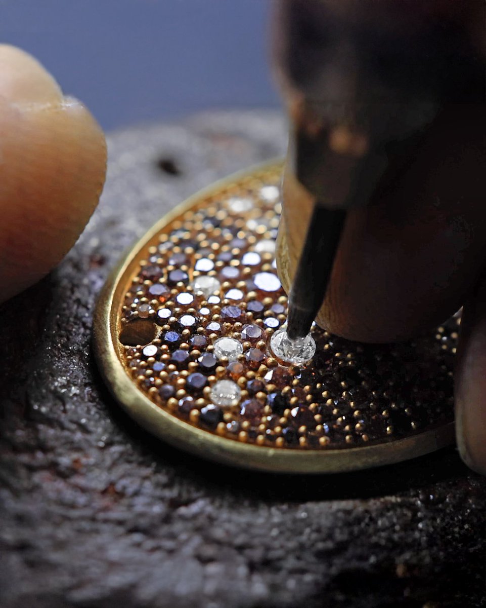 apm_monaco's tweet photo. From Concept to Craft ✍🏼 Every detail in Collection Automne reflects the craftsmanship and care that goes into its creation.
#APMmonaco #AutomnebyAPM #Craftmanship #HandmadeJewelry #FineJewelry https://t.co/D2G0ILngZx
