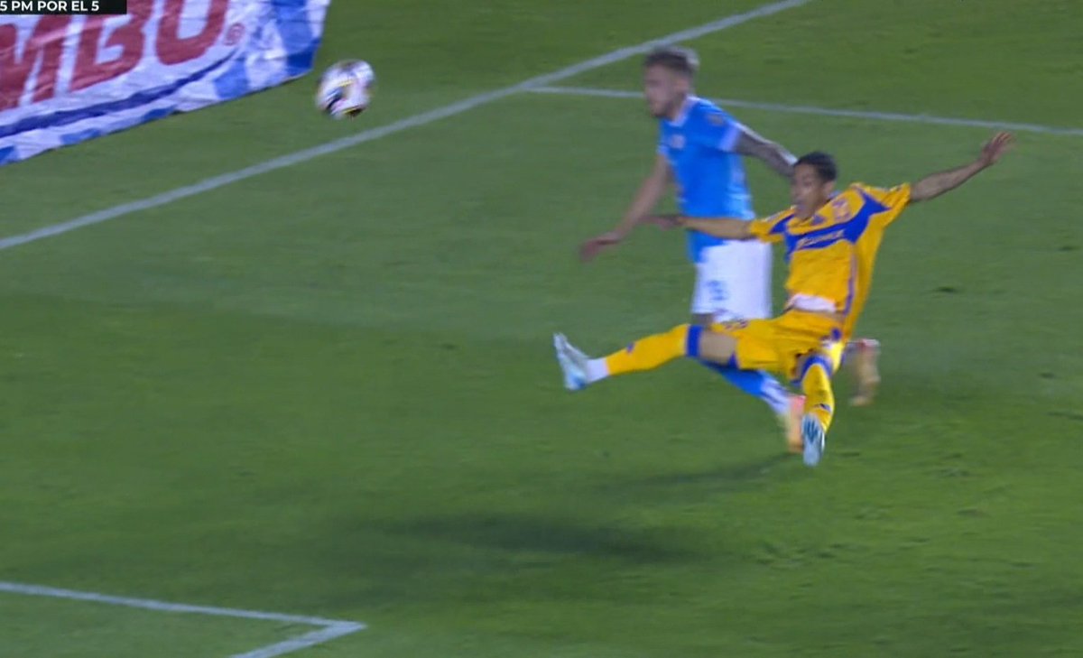 OdiseaD's tweet photo. #ULTIMAHORA Tigres y  la Maquina empatan en los  #ultimos momentos. un penal que cometen en forma inocente jalando a Uriel Antuna!!  Y sin lugar a dudas se marca !!  Y al minuto 97 rescata Cruz Azul un partido que se veía perdido!! @OdiseaD @TigresFansLyL @CRUZAZULFANSS https://t.co/5xVptAHAUR