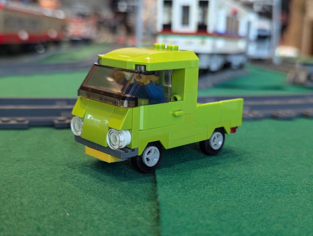 ぬでさん作の高難易度な柄の西武バスとかわいい関山さんの軽トラ