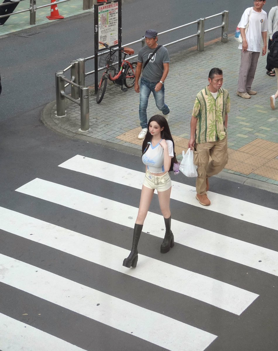 lovelynnisland's tweet photo. I’m obsessed with Tokyo✖️🩵 https://t.co/MWqQaQkLEf