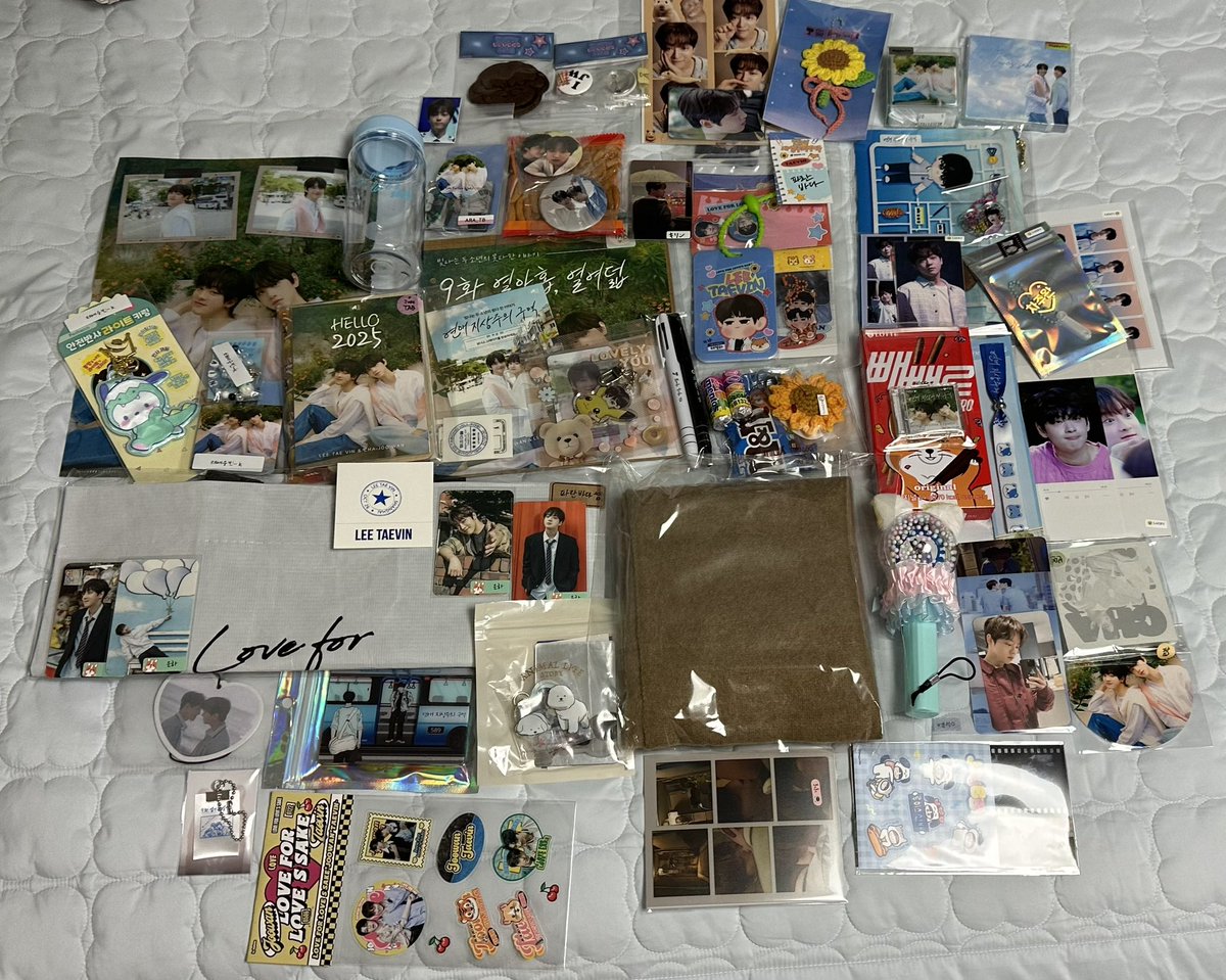 어제 만난 모든 공주님들 너무너무 반가웠습니다~!!!
너무 이쁜 나눔들 많이 주셔서 감서해요🥹
항상 오프에 가면 두손 가득 들고 오네요😆
지금 안하면 언제할지 몰라 부지런을 떨어보았습니다🤣
나눔 해 주신 모든분들 너무 감사합니다~
찌미쌤이 준 마카롱은 바로 흡입해쒀어..😭
<a href="/jimi6877/">찌미(하늘위물고기)</a> 존맛탱