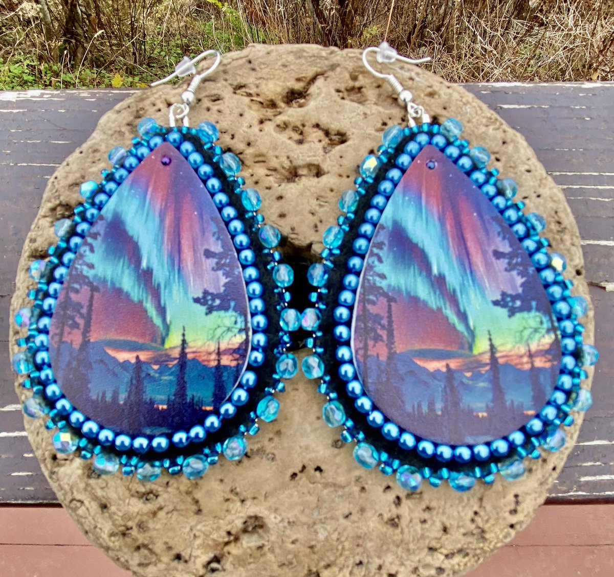 aidfleek's tweet image. $80 Aurora and pearls anyone? Free US shipping w code YODA

look-beadwork.myshopify.com