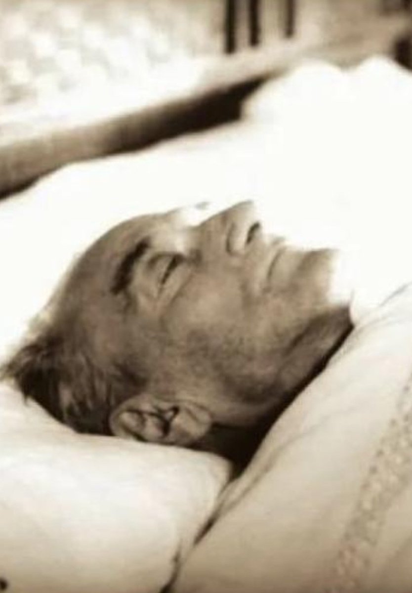 TEK VE DAİMİ LİDERİMİZ.
Gittin ama bizi bırakmadın.
Sevgi,saygı,özlem ve minnetle...