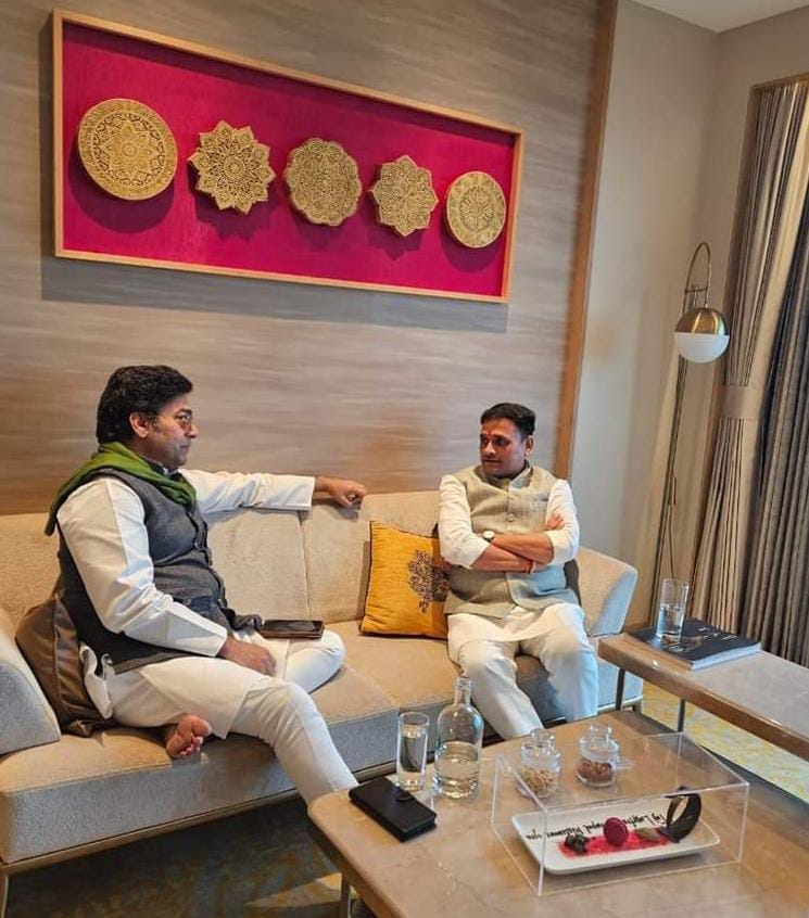 Ashutosh4BJP's tweet photo. सृजनशीलता और अद्भुत अभिनय का  संगम ... आपका जन्मदिन आपके ज्ञान , कला , व्यक्तित्व एवं साहित्य के प्रति आपके गहरे प्रेम की एक यादगार तिथि है , आपको  ढेर-सारी शुभकामनाएं भाईसाहब ।।
🙏🏻

प्रभु श्री लखनलाल जी सरकार सदैव कृपा, दया बनाए रखें.....!!

@ranaashutosh10 https://t.co/JNVKBIXWvz