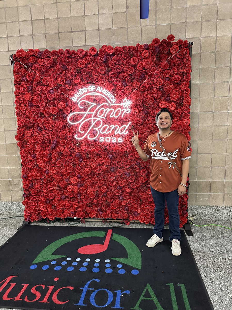 jessie_julian's tweet photo. #BandsofAmerica πΆπ https://t.co/6WyoXwzNdh