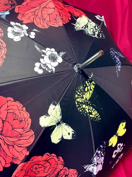 晴雨兼用でとてもしっかりした作りなのに軽量 