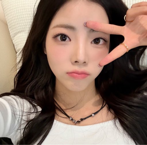 🍒 updated her profile picture