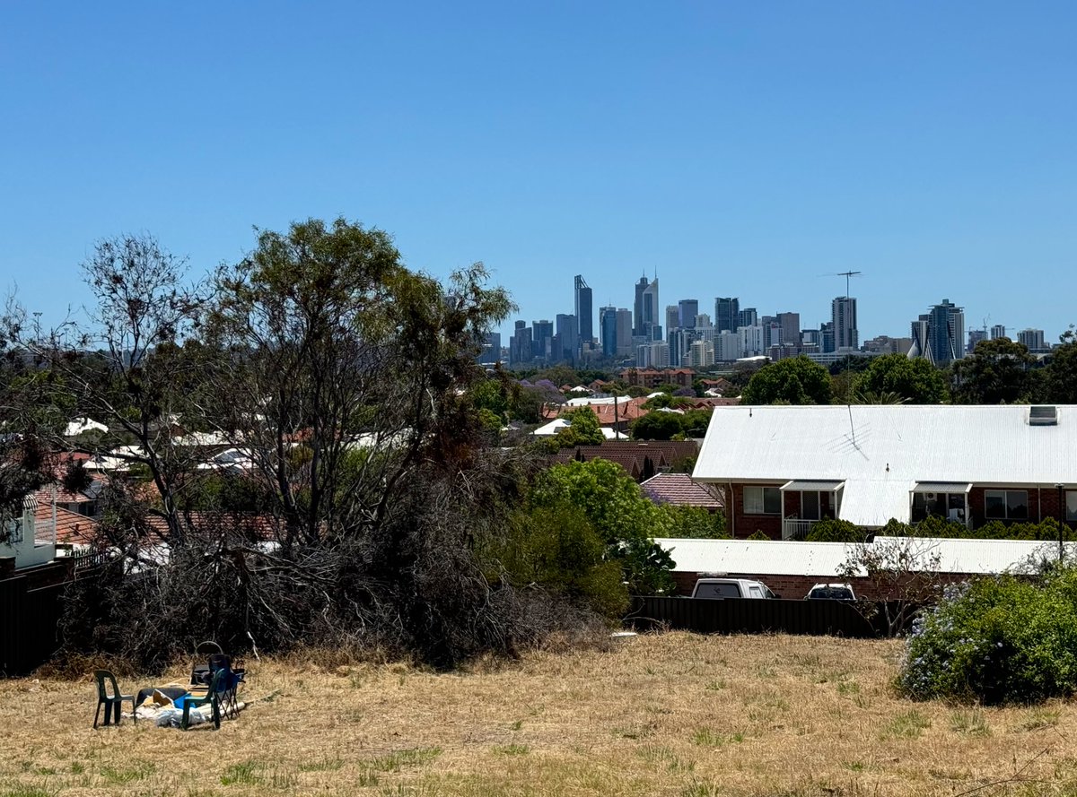 André Brett tweet media