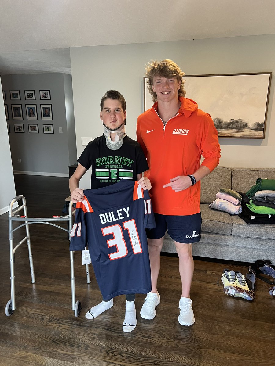 becky_duley's tweet photo. God is going to continue to use Hank for His Glory and bring Joy to this world. @DeclanDuley encouraging Hank to keep fighting! @IlliniFootball @IlliniAthletics
#hankstrong https://t.co/tcN1ZJhrey