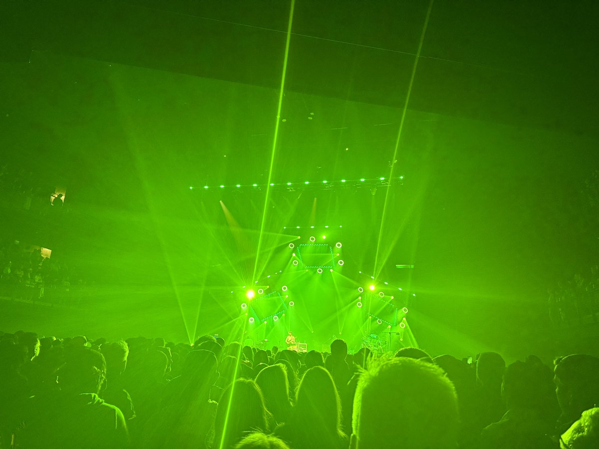PhillyEcho's tweet photo. Goose goes green again @longstrangeputt @goosetheband https://t.co/GNBhmxfFlk