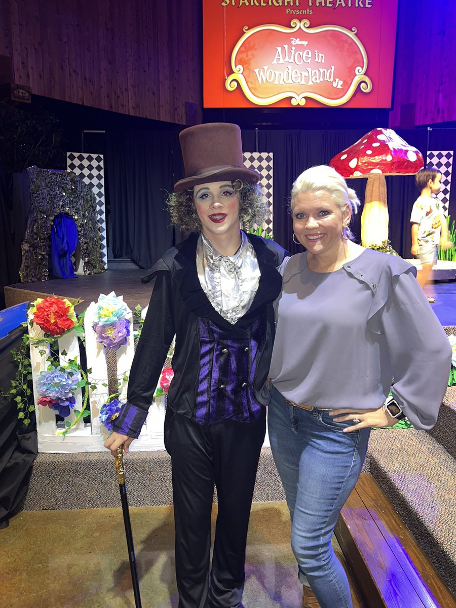Holly Hanks tweet media