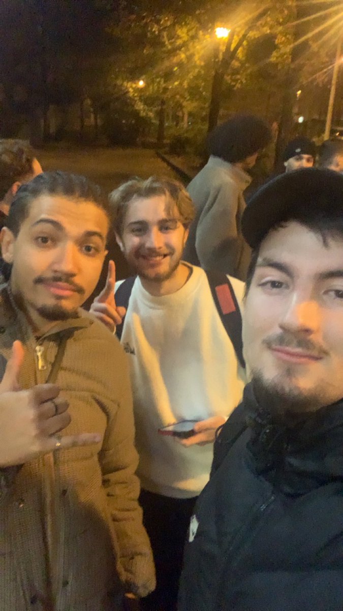 Rayanfa5's tweet image. Merci à vous les goat pour la photo, désoler de vous avoir alerter alors que vous passer une bonne soirée @Theorus_ &amp;amp; @Grimkujow_