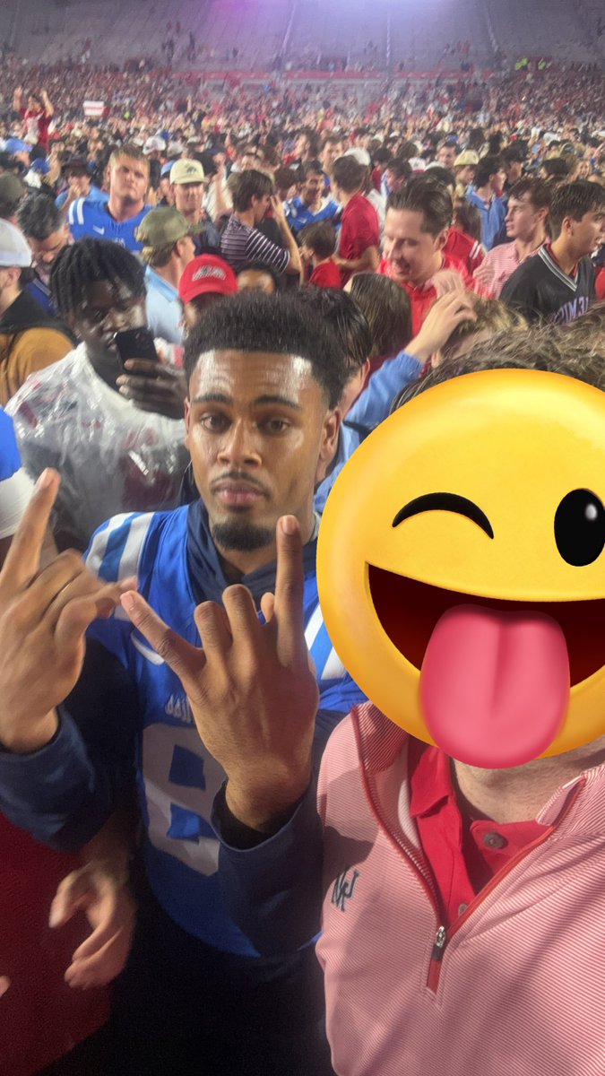 landshark_69's tweet image. 