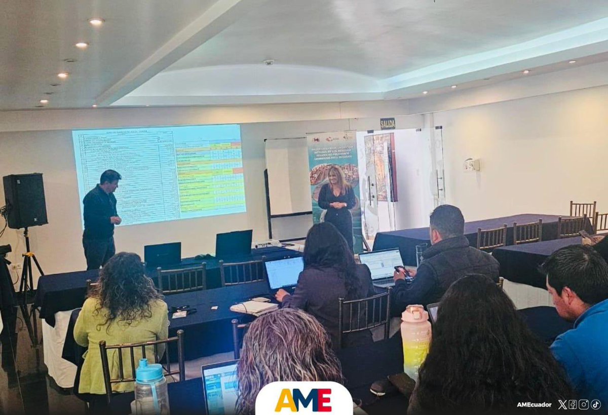 AMEcuador's tweet photo. Fortaleciendo la gestión de residuos en #Ecuador!
Nuestra coordinadora #UTR2, Luisana Becerra, participó en el taller sobre Mejoramiento de la Gestión Integral de Residuos Sólidos No Peligrosos, junto a técnicos de #Napo, #Pichincha y #Orellana.
#SomosAME
#AMECapacita https://t.co/YC3Hwu9vAG