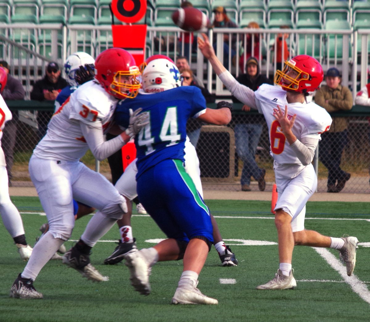 GordieHoweSport's tweet photo. In one of the most exciting #SHSAA 5A provincial football title games ever, Prince Albert’s Carlton Comprehensive High School #Crusaders edge the Bishop James Mahoney High School #Saints 35-34 at SMF Field. Zane Litzenberger catches the winning TD for the Crusaders. https://t.co/QsLApSMq5j