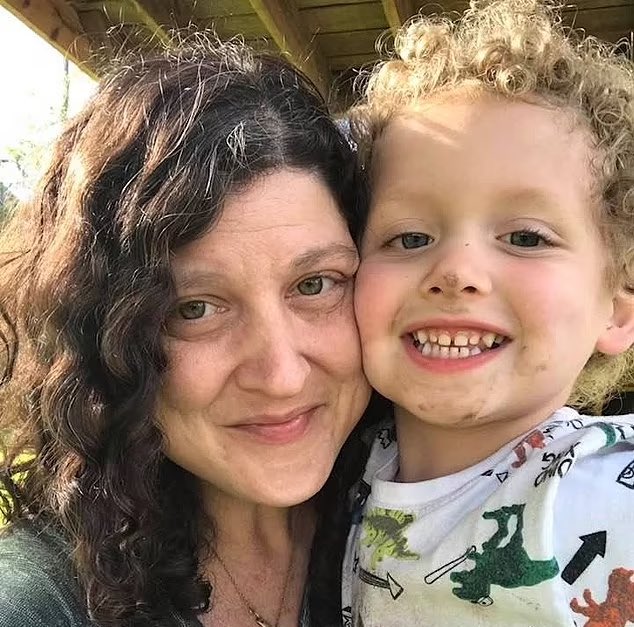 EndWokeness's tweet image. Anthony Nephew (45) kiIIed himself, his wife, and 2 sons over Trump winning.

The media is driving people insane.