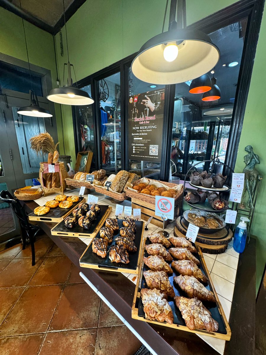 Theerajess's tweet photo. ใครมาเที่ยวหลวงพระบาง ไม่อยากให้พลาดร้ายนี้ Zurich bread factory อร่อยสมคำร่ำลือ ร้านสวย ราคาดี #luangprabang #laos #หลวงพระบาง #ลาว #อร่อยบอกต่อ https://t.co/kQ3o9dPyvx