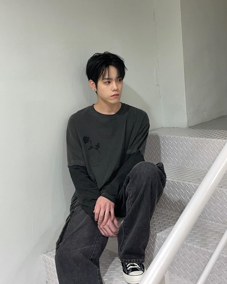 1994August21's tweet photo. My super handsome boy #훈 #ChaHun #NFlying #엔플라잉 #차훈 #CatHun #チャフン #고먐미 @NFlyingofficial https://t.co/7Qu1jQfmZM