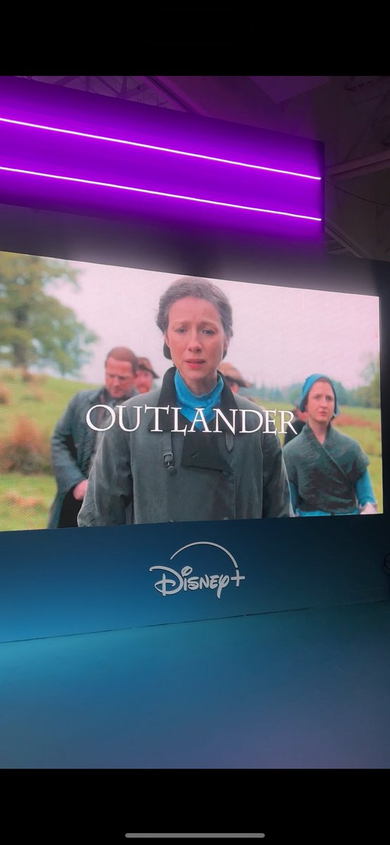 biapipoco's tweet image. Outlander só no telão 🫠🫠

Mas no painel de Operação Vingança quase tive um passamento quando o nome da Caitriona Balfe foi citado. Ela está nesse filme e mostraram um trailer que não podia ser filmado, mas ela só aparece 1s dirigindo com cabelinho curto de franjinha 🤏🏻