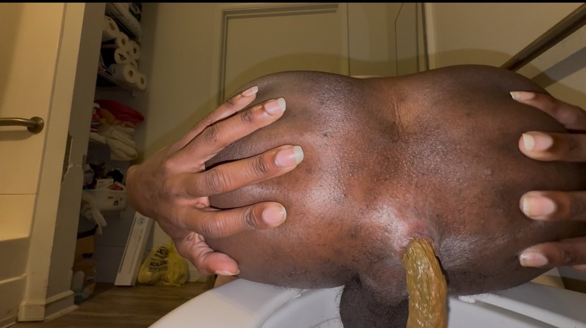 TsRaunchy's tweet photo. My rank musty booty couldn’t hold in all the food I ate earlier 😩 which 💳💰🐷🐷 wants to come play around in my juicy 🐷 pen 😈 #Fetish #kinky #Raunchy #scat #scatlovers #Nasty #BlackRaunchy #BlackScat #CashPig #Gen https://t.co/KxcBdwxsbr
